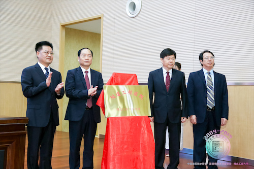 16 壩道(dào)工程醫院湖北工業大(dà)學分院成立.jpg
